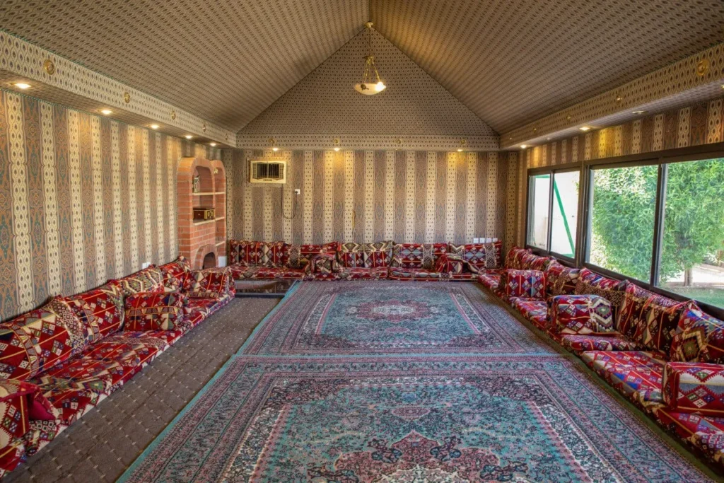 ترميم-مجلس-فاخر-القطيف ترميم مجلس فاخر في القطيف