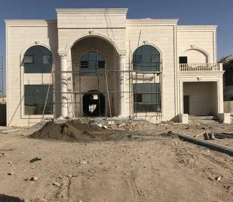 ترميم واجهة مبنى سكني في الدمام